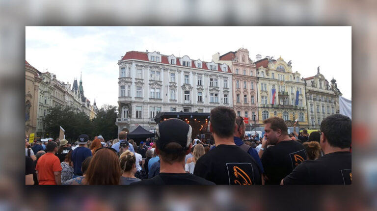 Holoto jedna, táhni do fabriky!