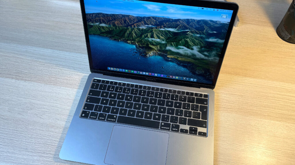 MacBook Air 2020 recenze